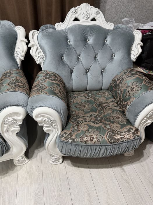 Диван и два кресла