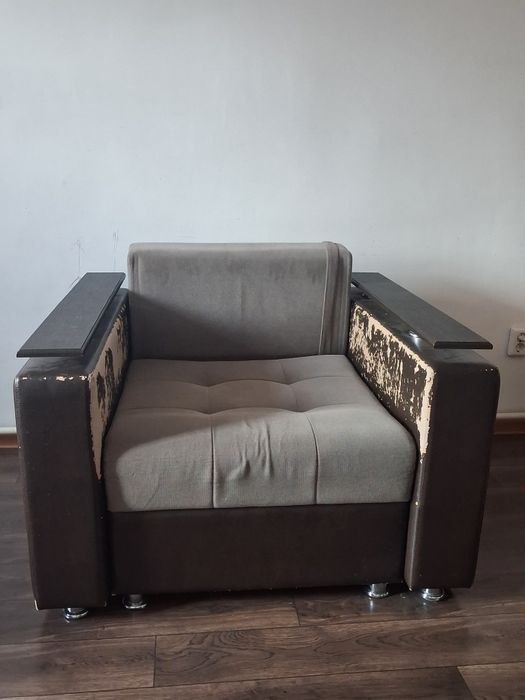 Продам Диван кожанный