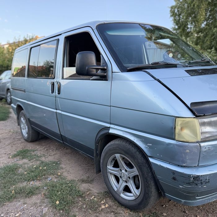 Продам Volkswagen Caravelle (минивен)