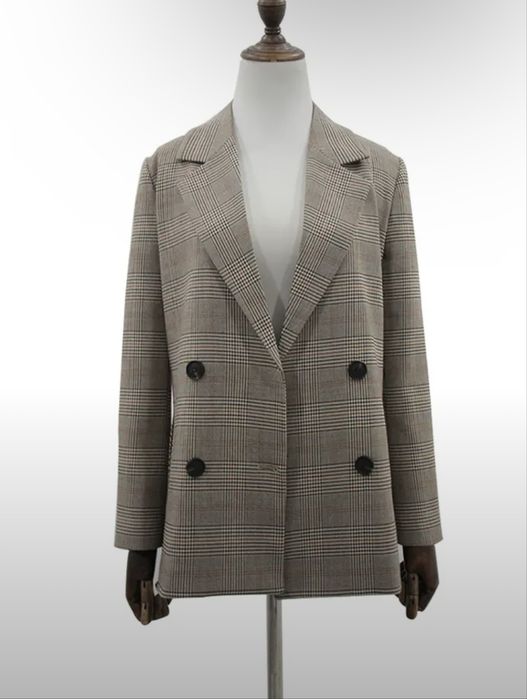 Женский красивый пиджак