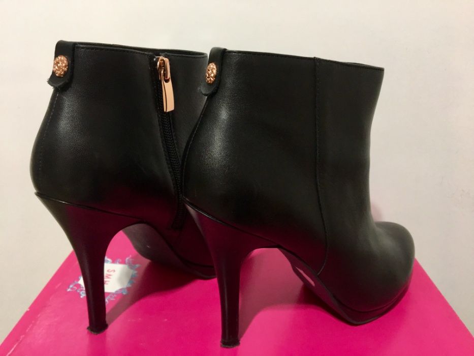 Стилни боти от естествена кожа