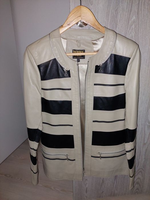 Vând geaca de piele