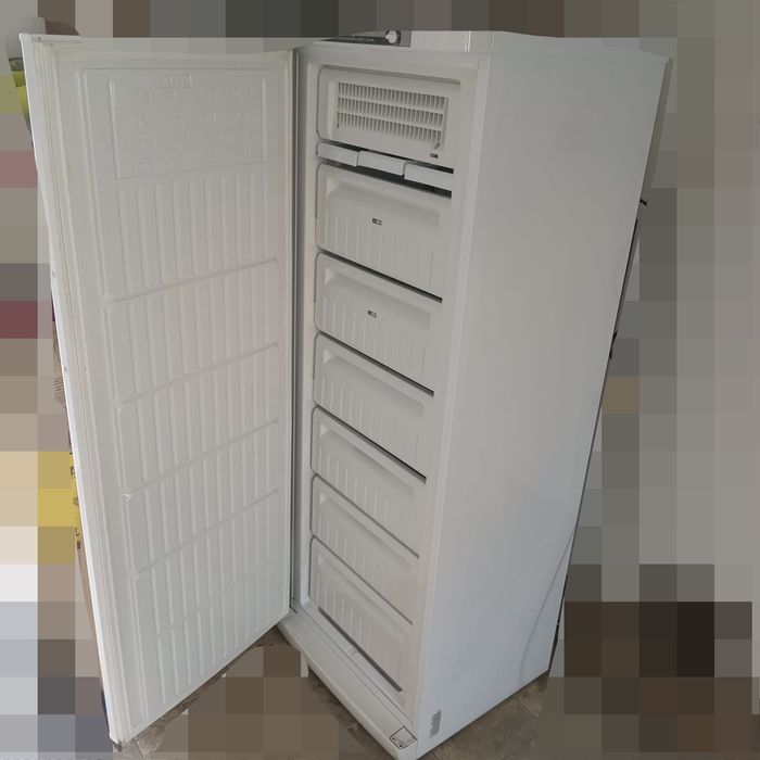 Продам рабочую морозильную камеру