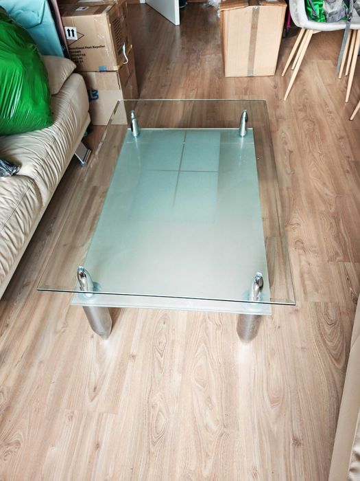 Стъклена маса за хол, кухня или дневна стая