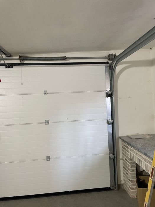 Usa de garaj cu telecomanda