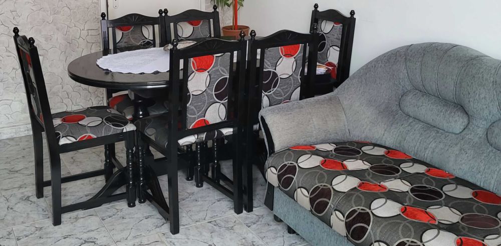 Маса с 6 стола от масив и холова гарнитура.