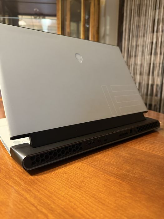 Laptop Alienware M15 R2 I9 8GB VRAM 1TB SSD OLED