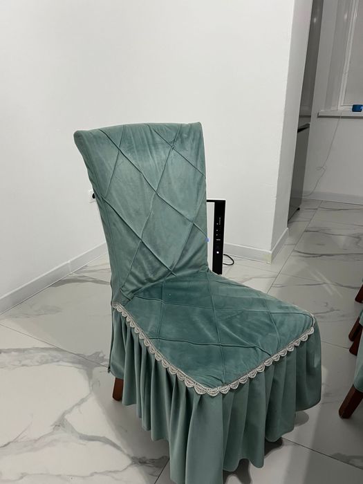 Обеденный стол со стульями