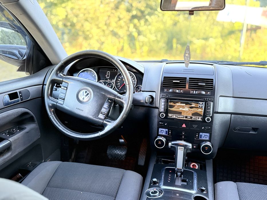 Volkswagen touareg 2.5 TDI 177cp cutie automata an 2008 Fl masina e full