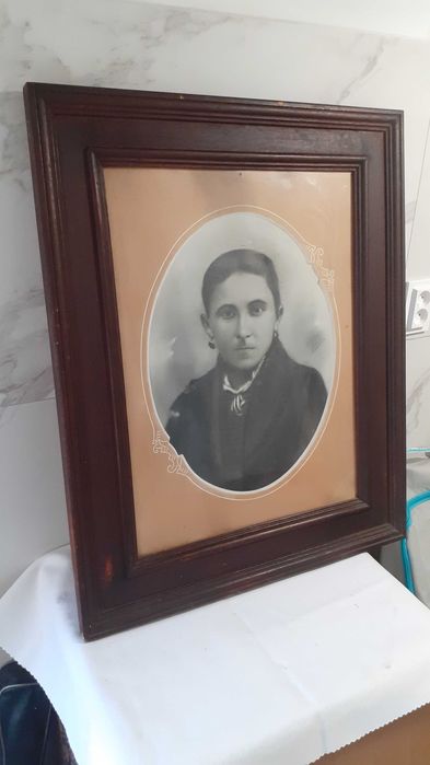 Tablou vechi, rama lemn masiv, cantareste aprox 10 kg.