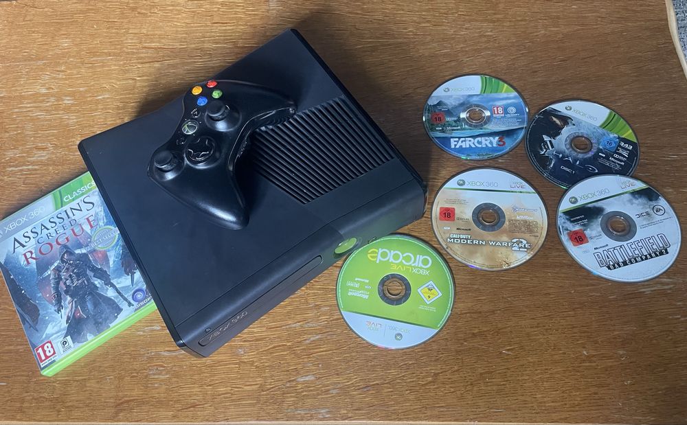 Xbox 360 S (pachet complet)