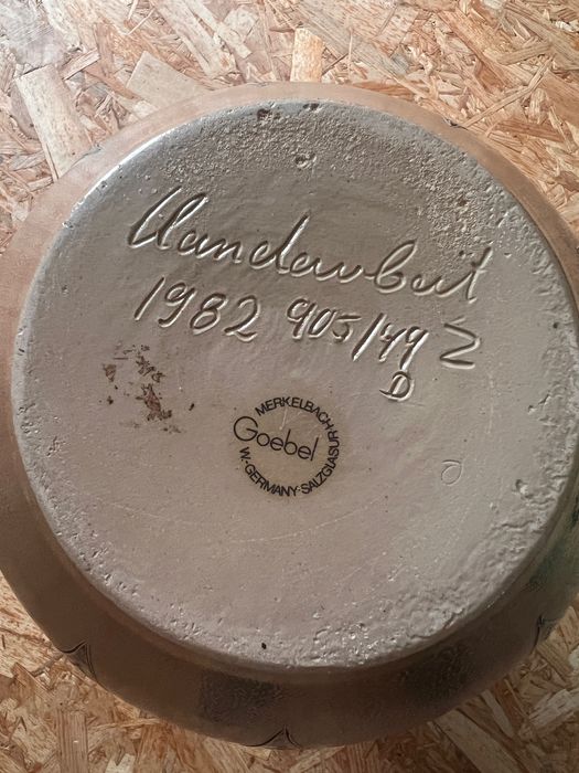 Vază lucrata manual