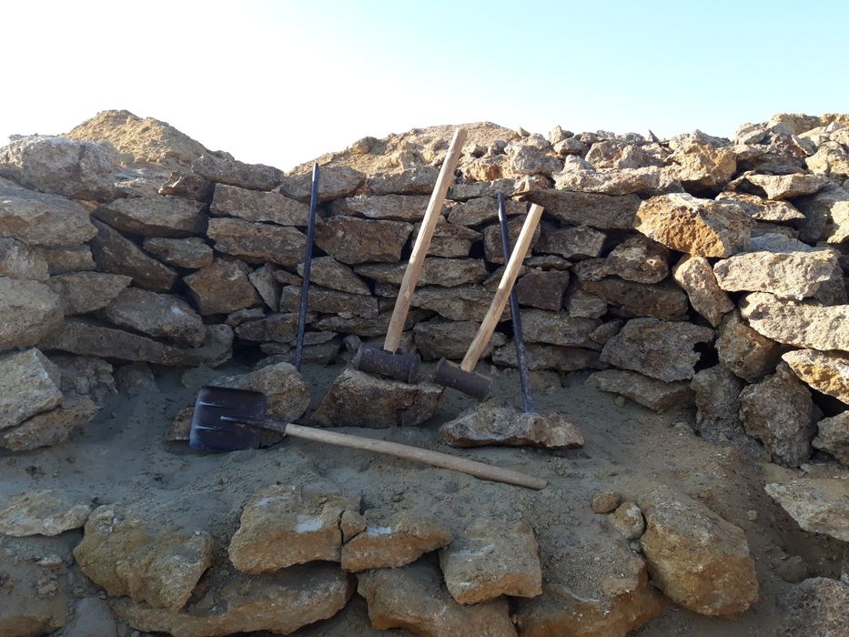 Сары тас сатылады...