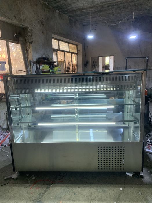 Витрина холодилник