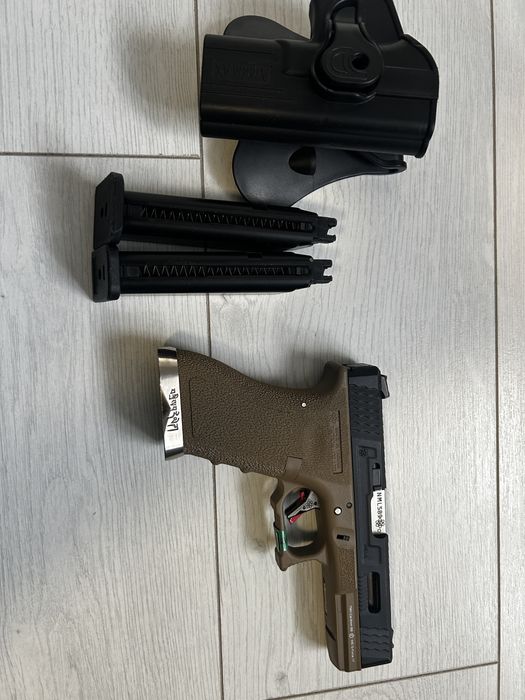 Replica Glock 17 Custom Tan / Black Slide GBB WE