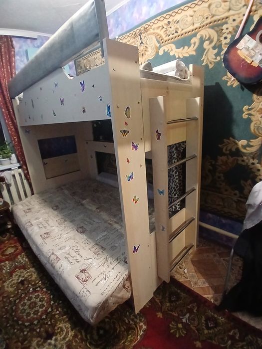 Двухярусная кровать.