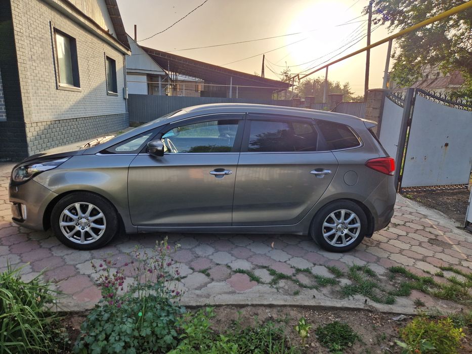 KIA CARENS  2014год выпуск.