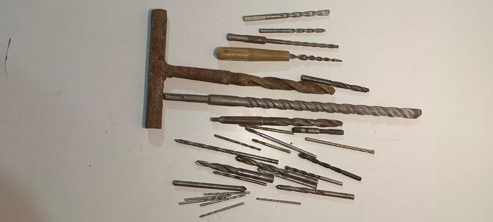 Продам сверлы разные.