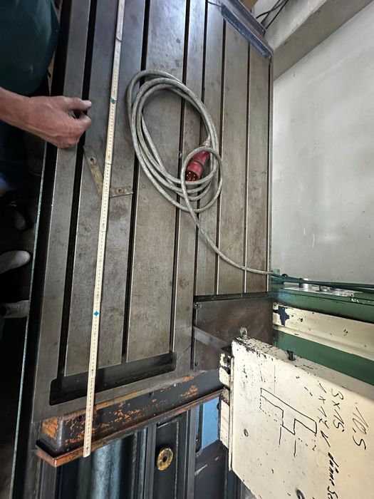 fierăstrău vertical AMADA