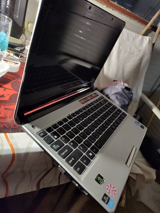 Vând laptop Asus U35J cu SSD de 500Gb