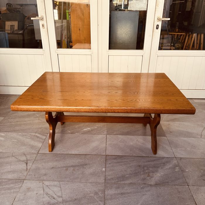 Масивна дъбова маса – ниска / холна, стабилна и запазена