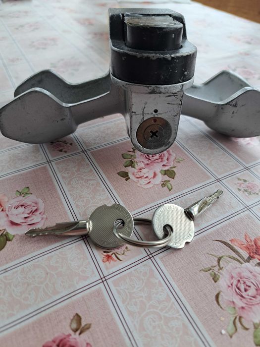 Antifurt auto,montaj pe volan