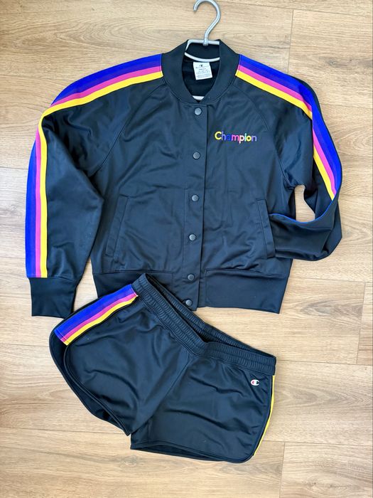 Сет бомбър яке + къси панталонки Champion