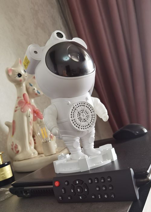 Космонавт, ночник, проектор звёздного неба, bluetooth колонка
