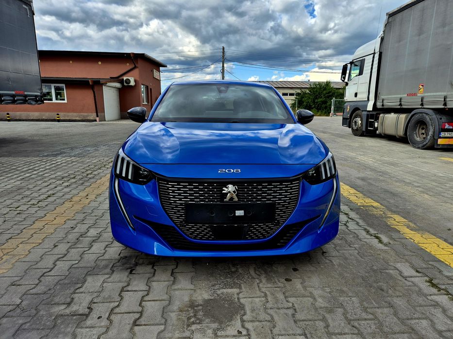 Peugeot 208 1.2i GT Line 101hp автомат