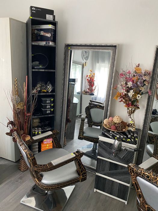 Masa manichiura/scaune/ oglinzi coafor