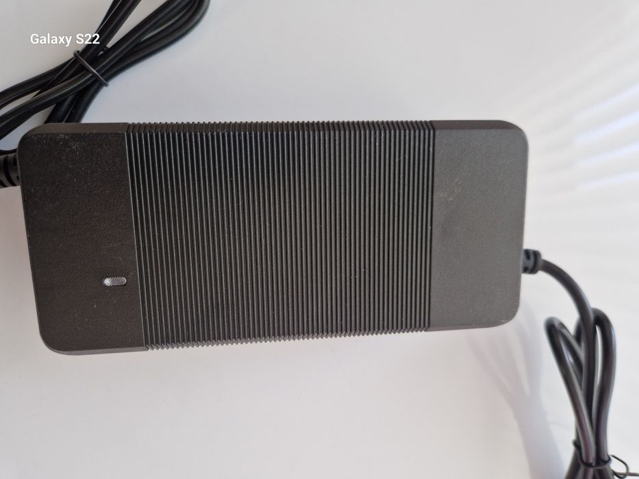 Зарядно за електрическо колело, скутер 48 - 54.6v 2A