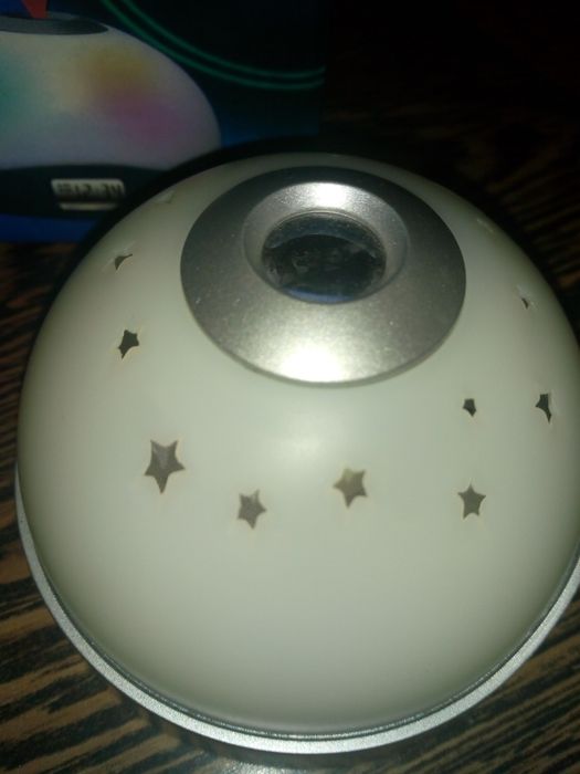 Магичен LED часовник - лампа, прожектира часа и звездно небе на тавана