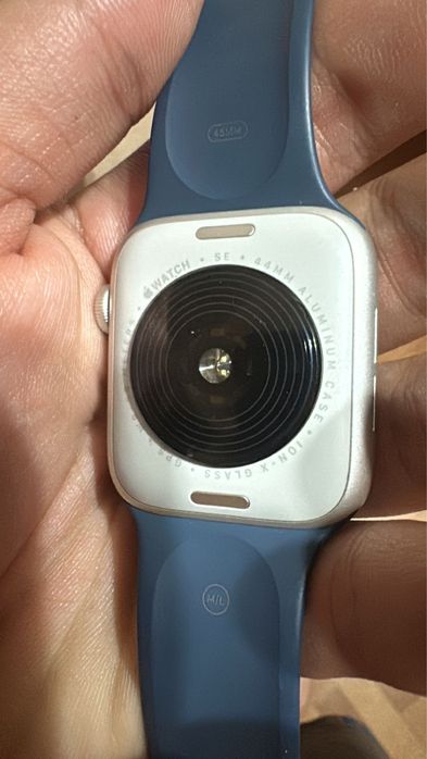 Продам Apple Watch SE 44mm 2024