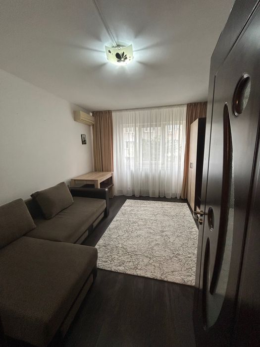 Garsonieră de închiriat în Poarta 6