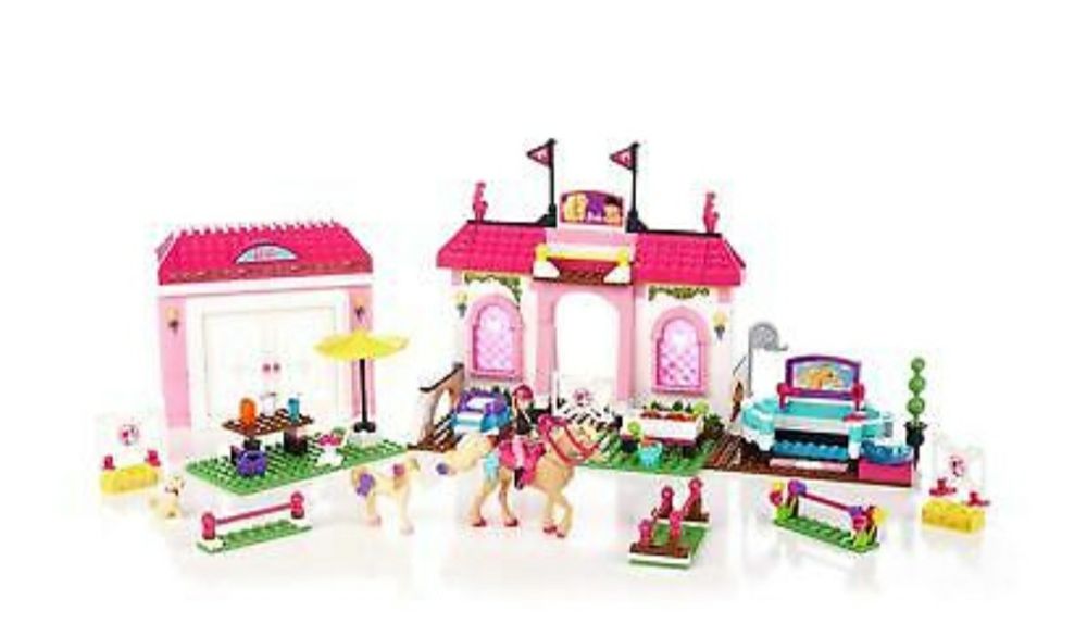 Barbie si grajdul cu cai