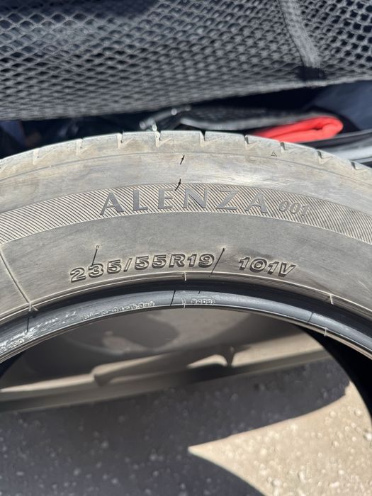Продам Резину 235/55/19 Bridgestone