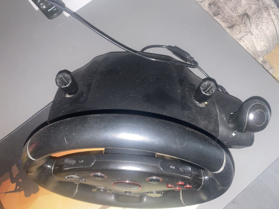 Продаеться игровой руль