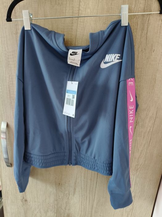 Нов суичър Nike 137-146см