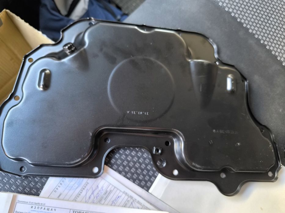 Нов оргинален Картер Мерцедес за мотор 642