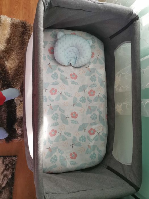 Pătuț bebeluși culoare gri.