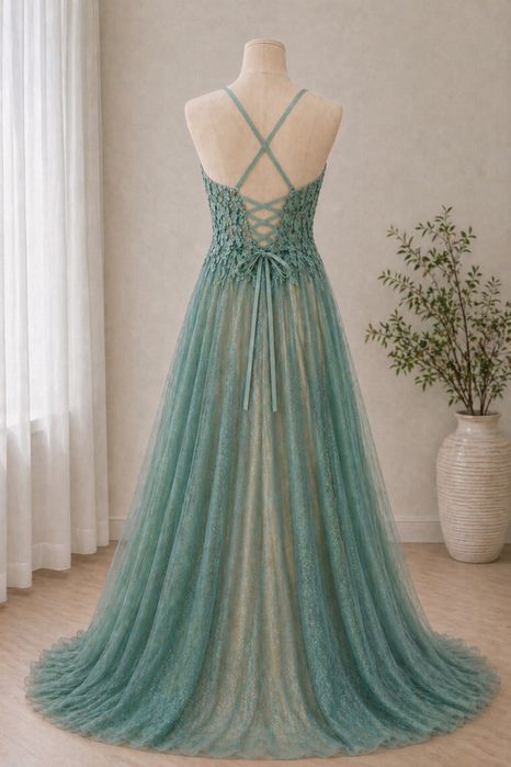 Много стилна и ефектна, идеална за абитуриентски бал, фотосесия, сватба, вечерно събитие или празник.