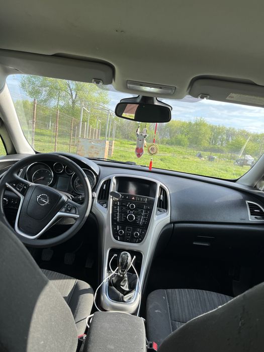 De vanzare opel astra j 2011
