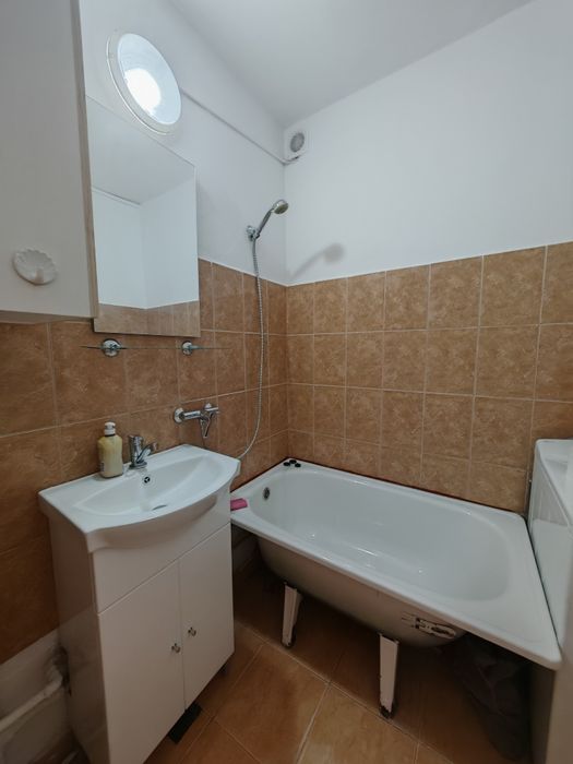 Dau în chirie apartament 2 camere