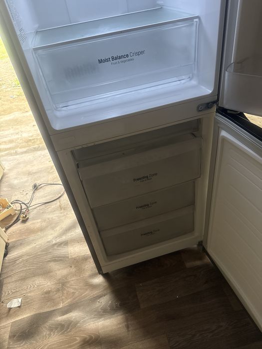 Продам холодильник LG