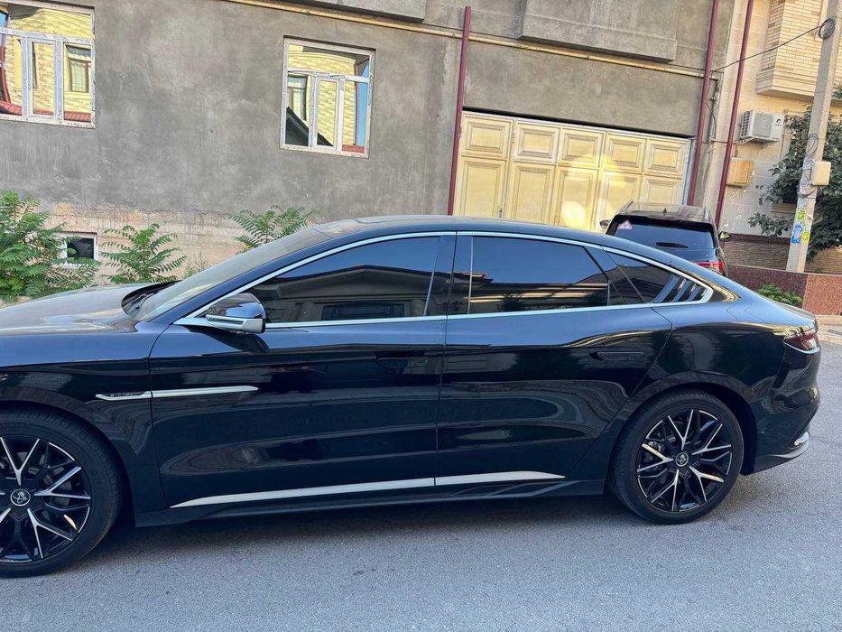 Продаю свою машину BYD HAN 506км 2025г.