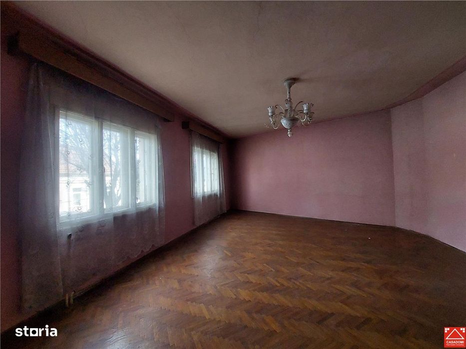 Casa cu spatiu comercial, zona Intim