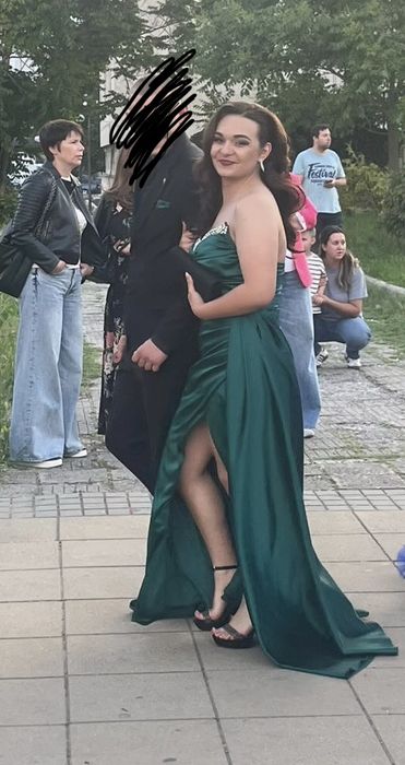 Зелена бална рокля