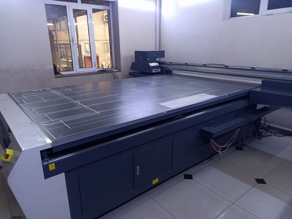 УФ принтер,Uv printer ( planshetniy sotiladi) 
Yuzasi tekis hamma  
na