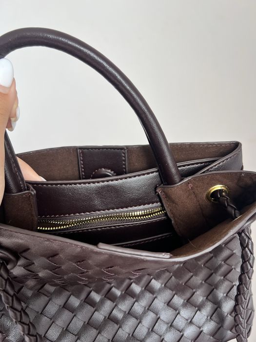 кафяви чанти по модел на Bottega Veneta