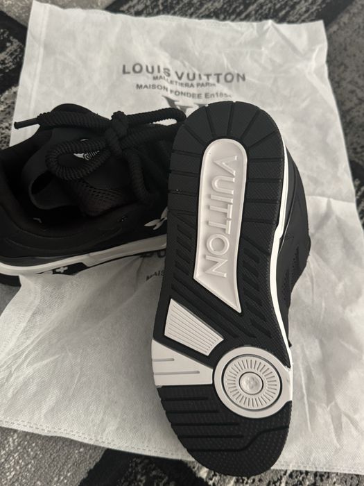 Adidasi lv noiii